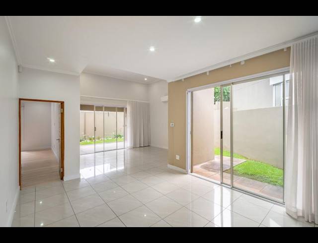 3 BEDROOM APARTMENT FOR SALE IN BRYANSTON